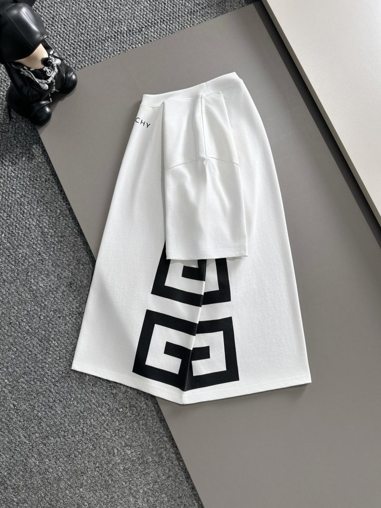 即発送！ ジバンシィ服コピー 2色    GIVENCHY  ジバンシィ服0050