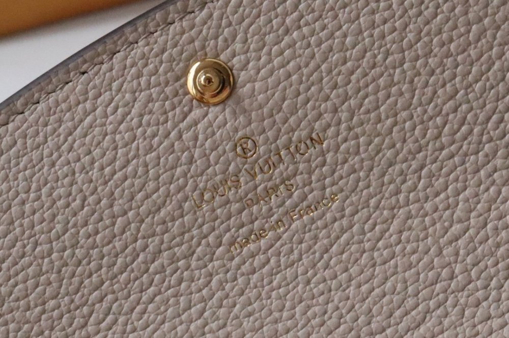 高品質  一目惚れ★  三折  ルイヴィトン長財布コピー  Louis Vuitton ルイヴィトン財布M60699