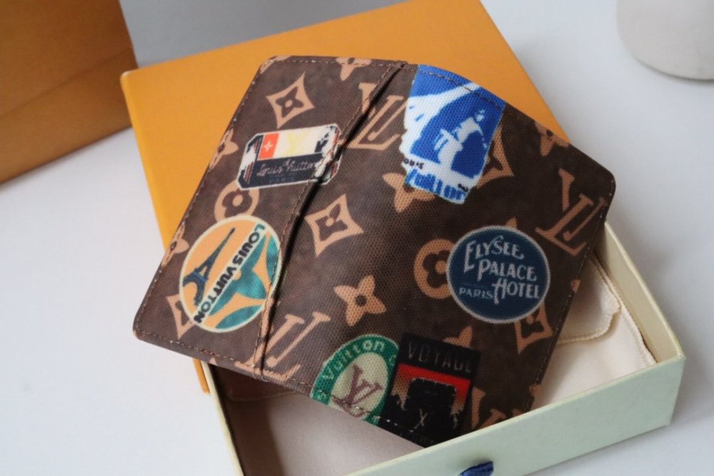 高品質  【日本未発売】  ルイヴィトンカードケースコピー   Louis Vuitton ルイヴィトン財布M61695