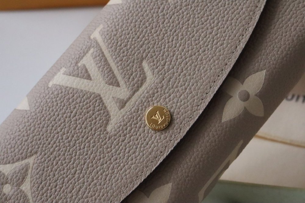 高品質  一目惚れ★  三折  ルイヴィトン長財布コピー  Louis Vuitton ルイヴィトン財布M60699