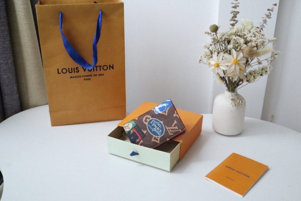 高品質  【日本未発売】  ルイヴィトンカードケースコピー   Louis Vuitton ルイヴィトン財布M61695