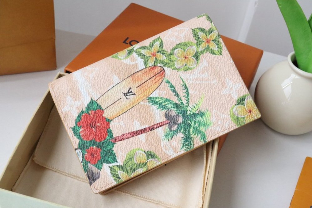 人気急上昇  ルイヴィトンカードケースコピー 4色  Louis Vuitton ルイヴィトン財布M83479