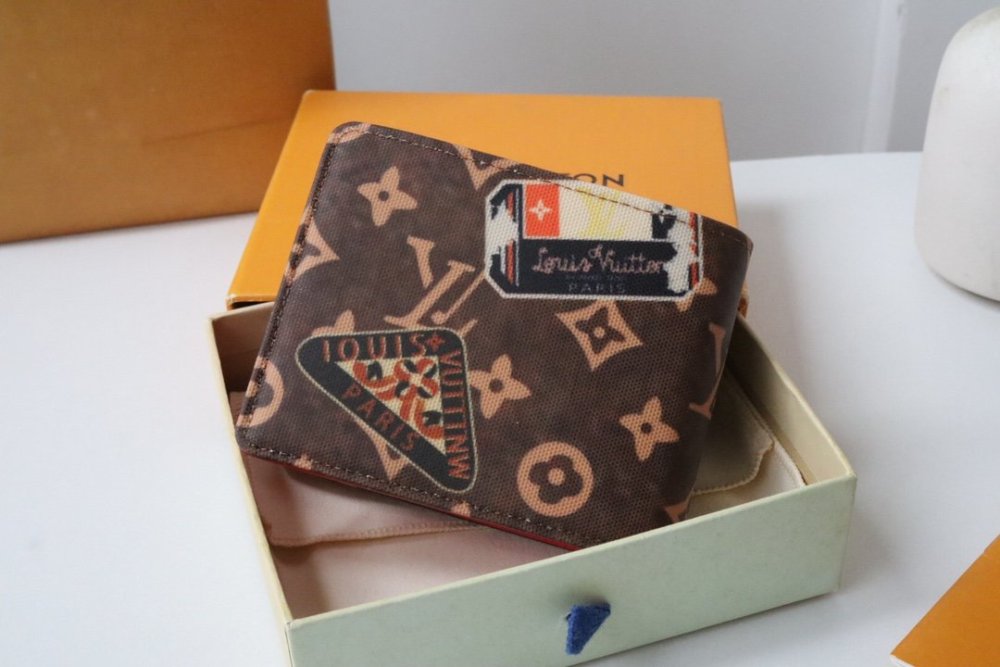 高品質  人気急上昇   ルイヴィトン折り財布コピー   Louis Vuitton ルイヴィトン財布M61695