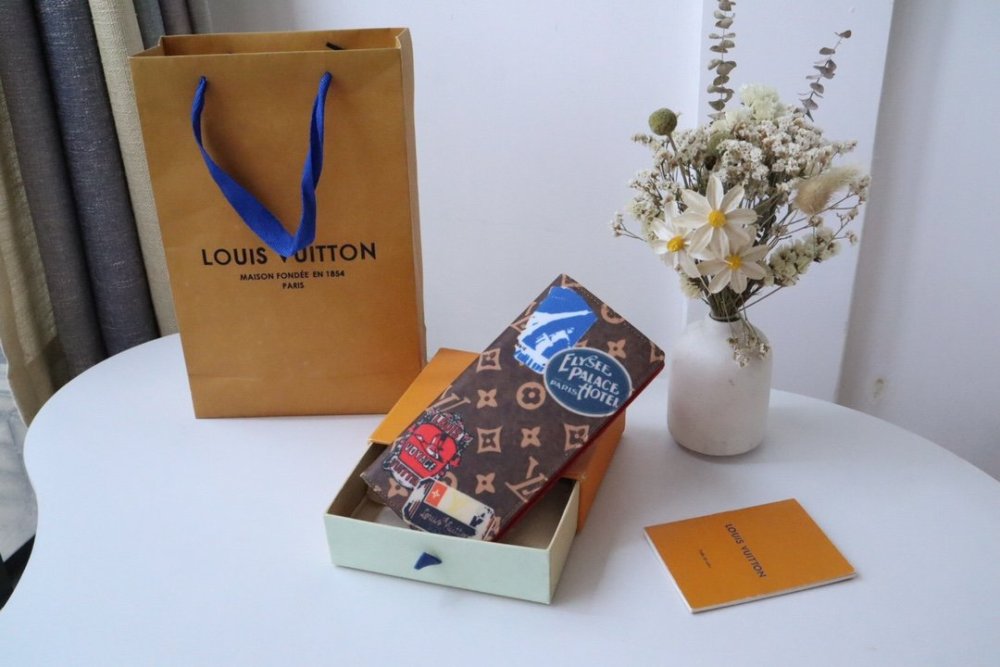 高品質  【限定カラー】  ルイヴィトン長財布コピー  Louis Vuitton ルイヴィトン財布M61697