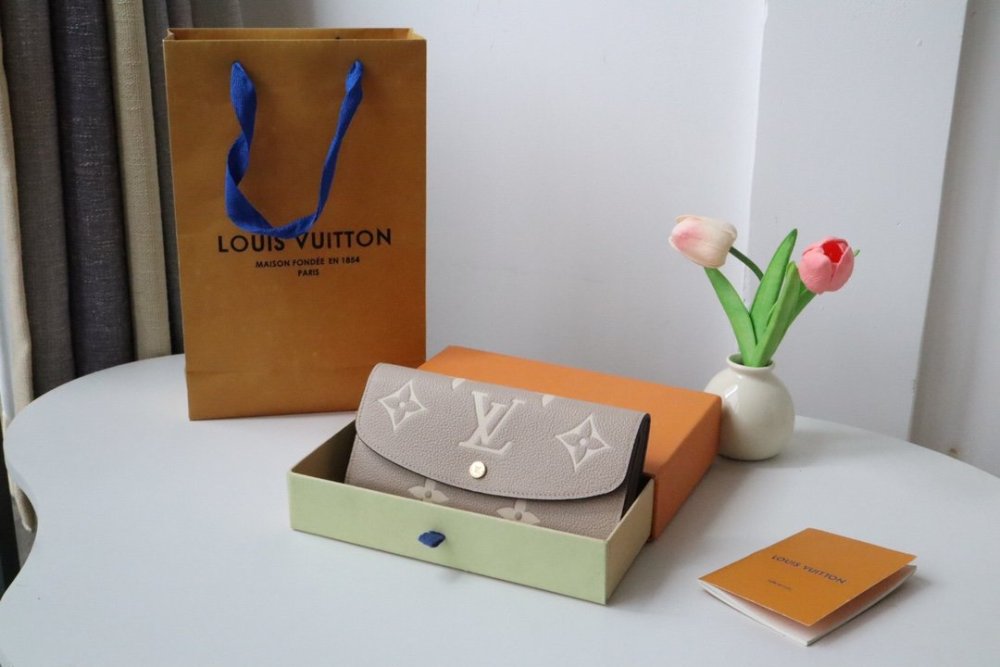 高品質  一目惚れ★  三折  ルイヴィトン長財布コピー  Louis Vuitton ルイヴィトン財布M60699