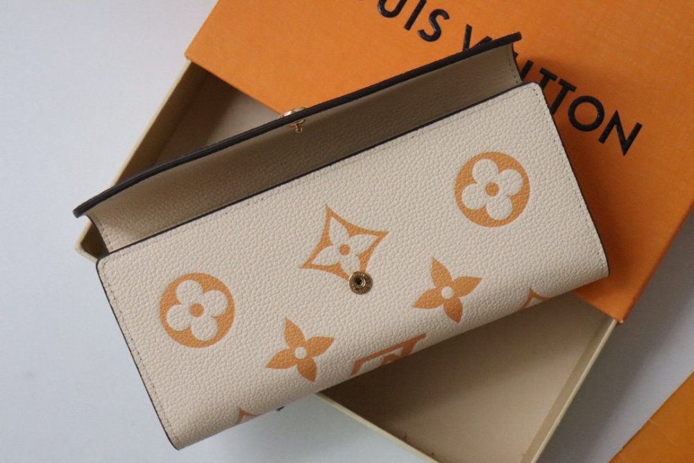 高品質  一目惚れ★  三折  ルイヴィトン長財布コピー  Louis Vuitton ルイヴィトン財布M60699