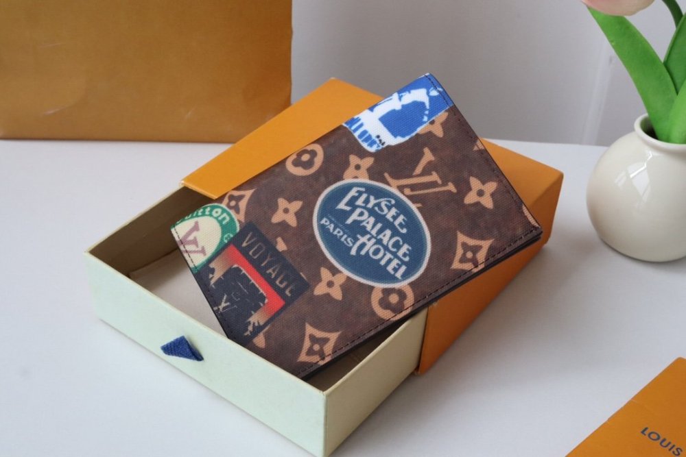 高品質 【すぐ届く】 ルイヴィトンカードケースコピー   Louis Vuitton ルイヴィトン財布M83519