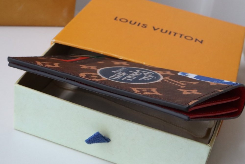 高品質 【すぐ届く】 ルイヴィトンカードケースコピー   Louis Vuitton ルイヴィトン財布M83519