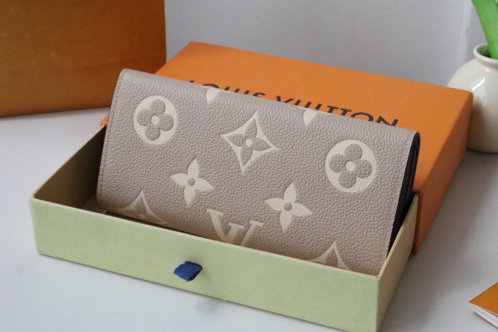 高品質  一目惚れ★  三折  ルイヴィトン長財布コピー  Louis Vuitton ルイヴィトン財布M60699