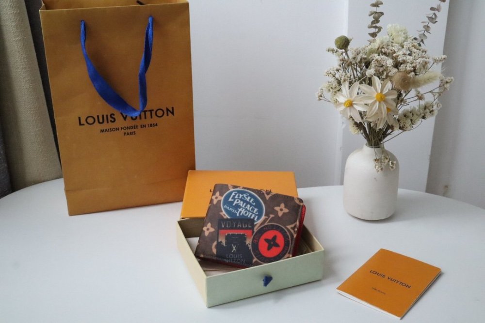 高品質  人気急上昇   ルイヴィトン折り財布コピー   Louis Vuitton ルイヴィトン財布M61695