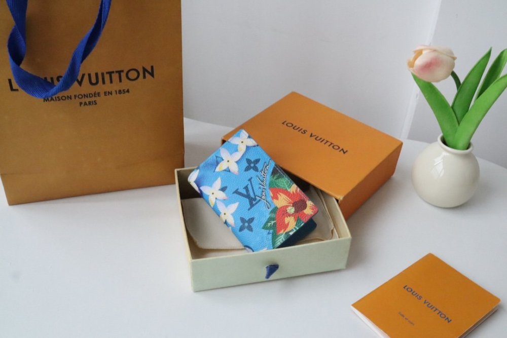即発送！  ルイヴィトンカードケースコピー 4色  Louis Vuitton ルイヴィトン財布M83498