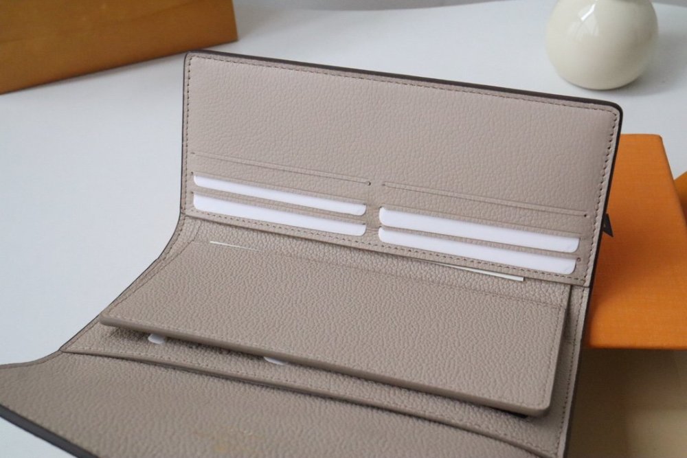 高品質  一目惚れ★  三折  ルイヴィトン長財布コピー  Louis Vuitton ルイヴィトン財布M60699