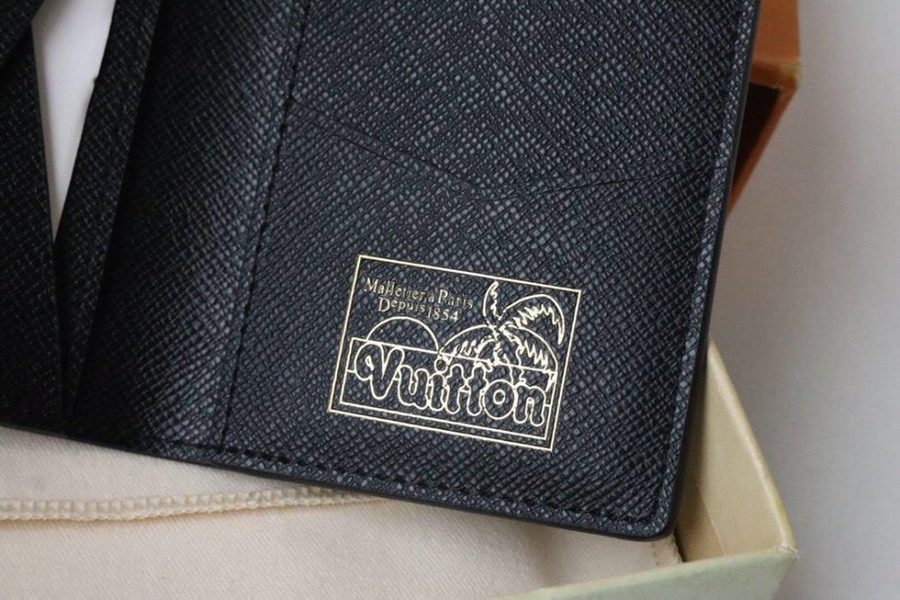 即発送！  ルイヴィトンカードケースコピー 4色  Louis Vuitton ルイヴィトン財布M83498