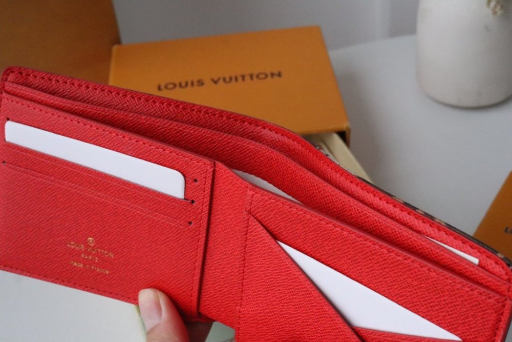 高品質  人気急上昇   ルイヴィトン折り財布コピー   Louis Vuitton ルイヴィトン財布M61695