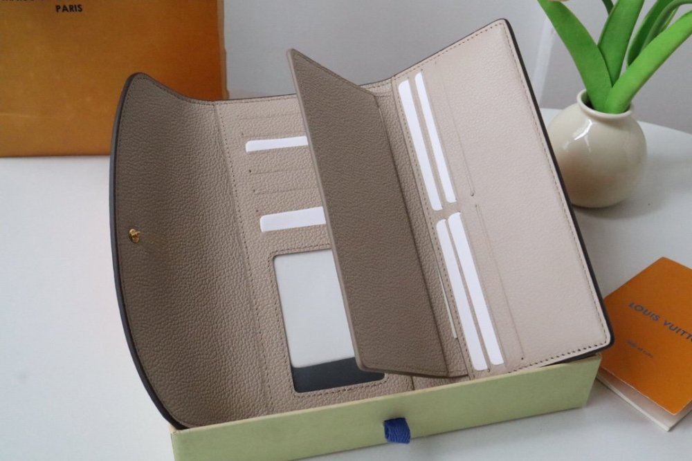 高品質  一目惚れ★  三折  ルイヴィトン長財布コピー  Louis Vuitton ルイヴィトン財布M60699