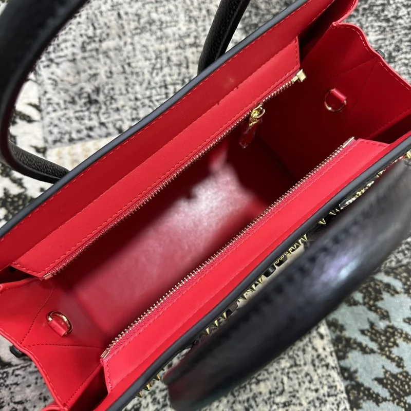 ギフトに最適★ ルブタンバッグコピー Loubishore  6色   ルブタンバッグ0022
