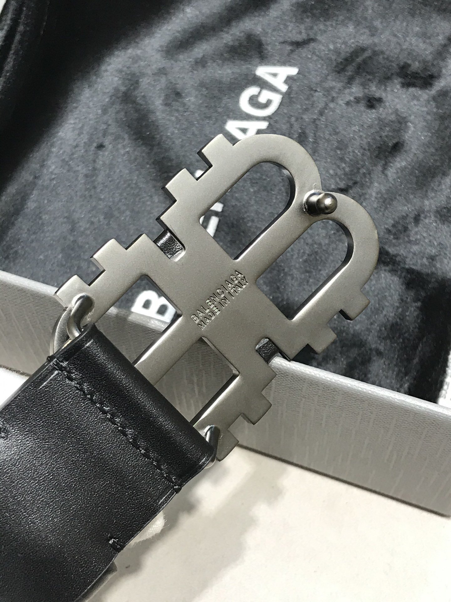 ★日本!!人気！   バレンシアガ BB ロゴ レザーベルト コピー   BALENCIAGA   バレンシアガベルト0034