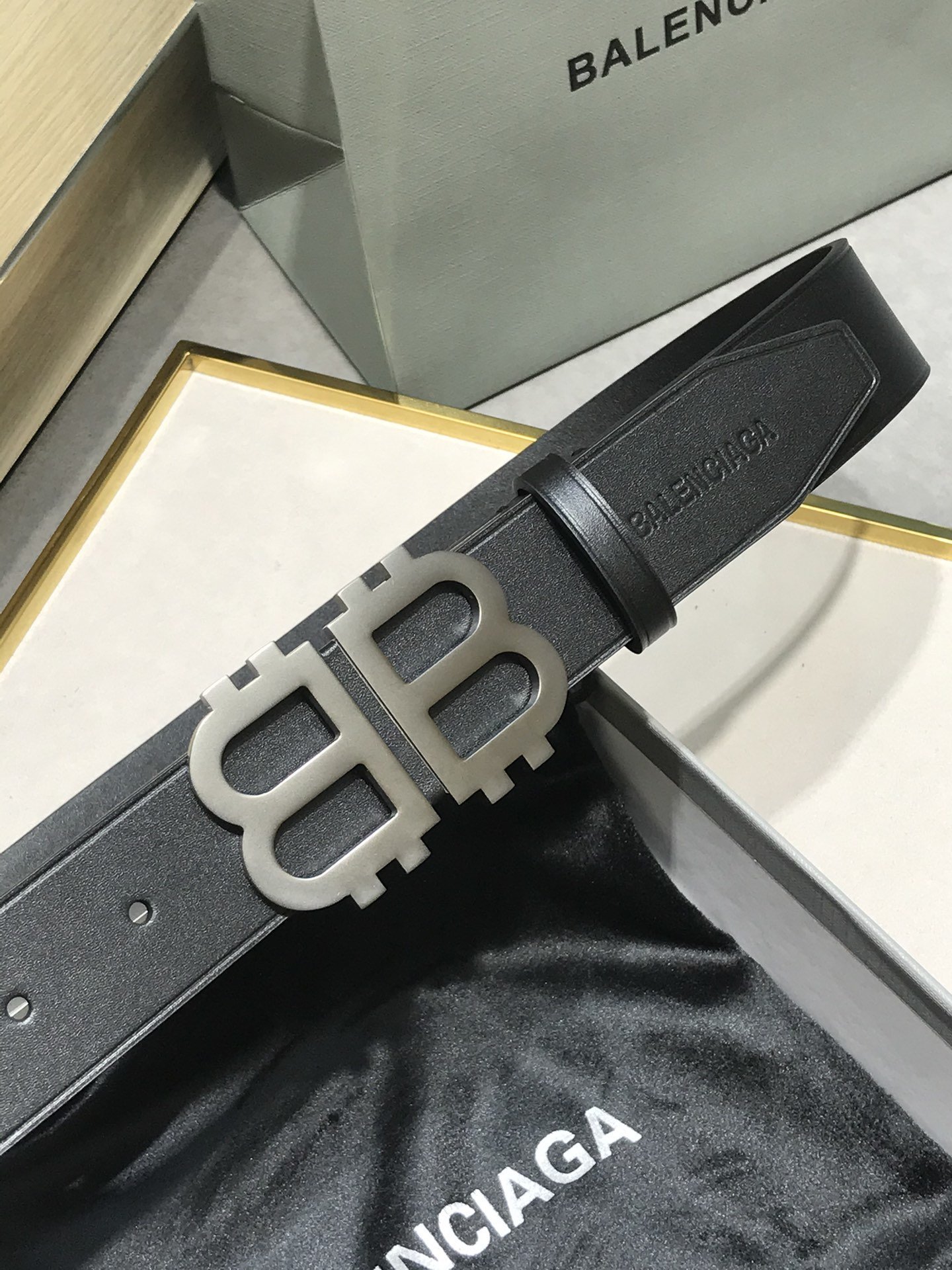 ★日本!!人気！   バレンシアガ BB ロゴ レザーベルト コピー   BALENCIAGA   バレンシアガベルト0034