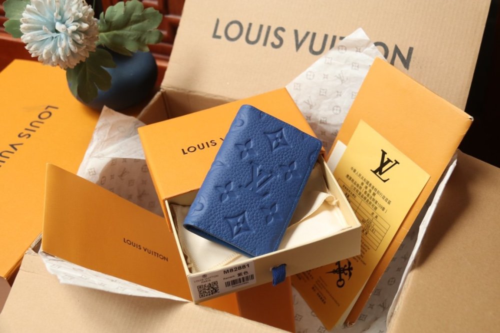 売上総額１位！  ルイヴィトンカードケースコピー 7色  Louis Vuitton ルイヴィトン財布M82881