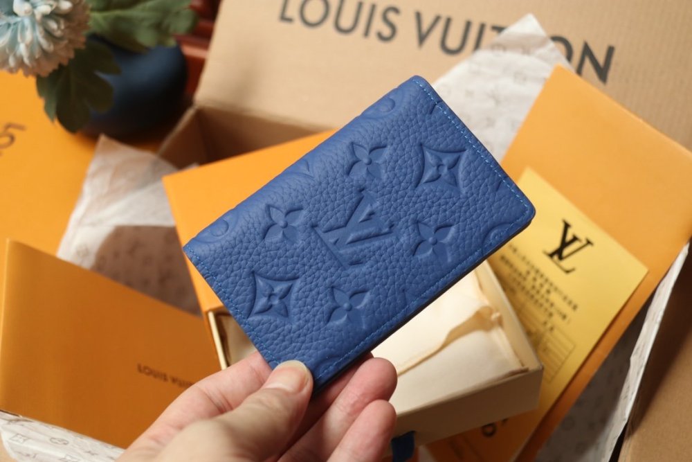 売上総額１位！  ルイヴィトンカードケースコピー 7色  Louis Vuitton ルイヴィトン財布M82881