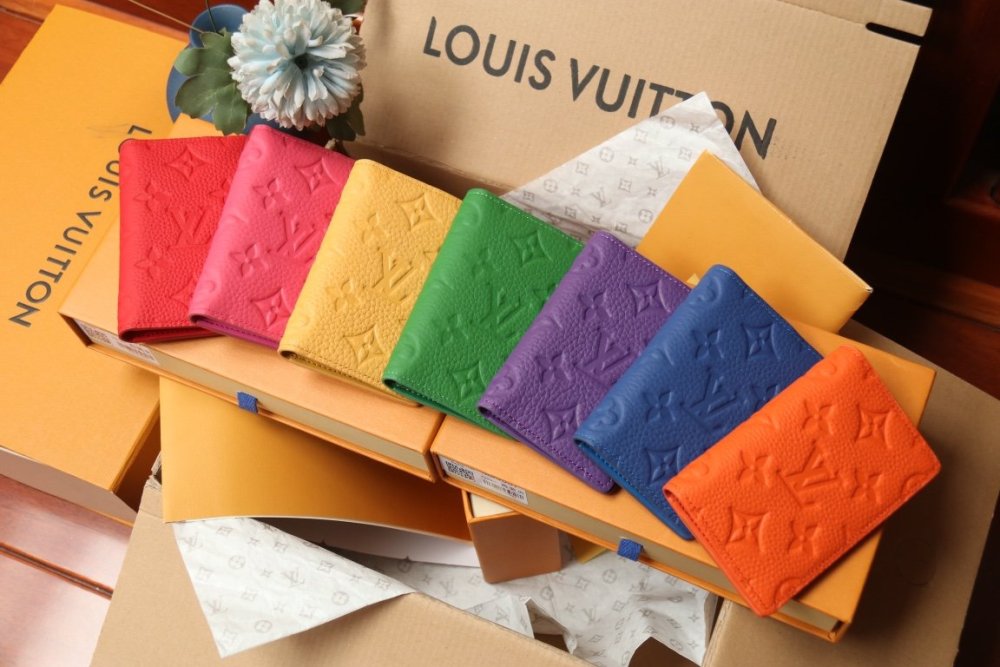 売上総額１位！  ルイヴィトンカードケースコピー 7色  Louis Vuitton ルイヴィトン財布M82881