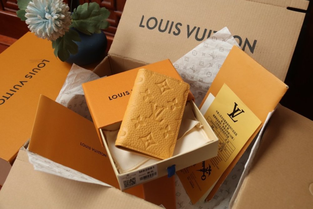 売上総額１位！  ルイヴィトンカードケースコピー 7色  Louis Vuitton ルイヴィトン財布M82881