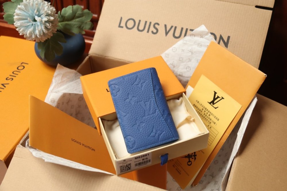 売上総額１位！  ルイヴィトンカードケースコピー 7色  Louis Vuitton ルイヴィトン財布M82881