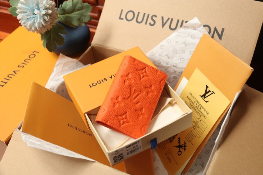売上総額１位！  ルイヴィトンカードケースコピー 7色  Louis Vuitton ルイヴィトン財布M82881