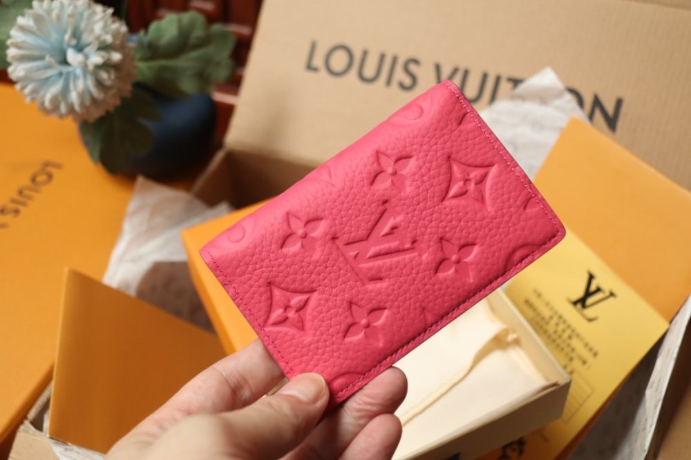 売上総額１位！  ルイヴィトンカードケースコピー 7色  Louis Vuitton ルイヴィトン財布M82881