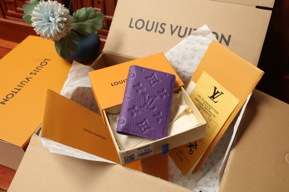 売上総額１位！  ルイヴィトンカードケースコピー 7色  Louis Vuitton ルイヴィトン財布M82881