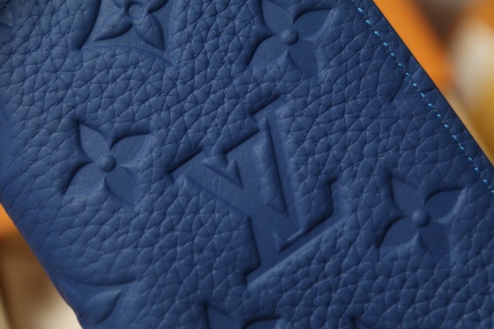 売上総額１位！  ルイヴィトンカードケースコピー 7色  Louis Vuitton ルイヴィトン財布M82881