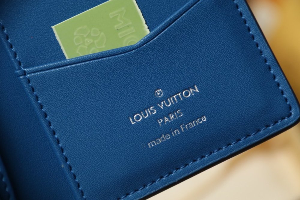 売上総額１位！  ルイヴィトンカードケースコピー 7色  Louis Vuitton ルイヴィトン財布M82881