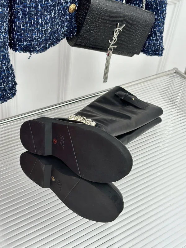 ★日本!!人気！ ロジェヴィヴィエ靴コピー ROGER VIVIER  2色  ロジェヴィヴィエ靴0203