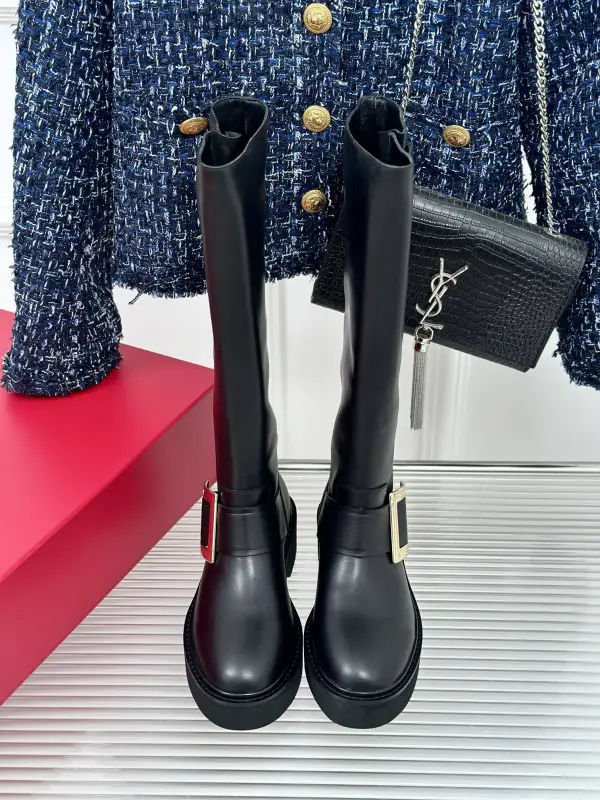 ★日本!!人気！ ロジェヴィヴィエ靴コピー ROGER VIVIER  2色  ロジェヴィヴィエ靴0203
