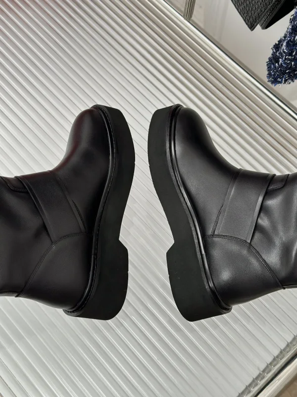 ★日本!!人気！ ロジェヴィヴィエ靴コピー ROGER VIVIER  2色  ロジェヴィヴィエ靴0203