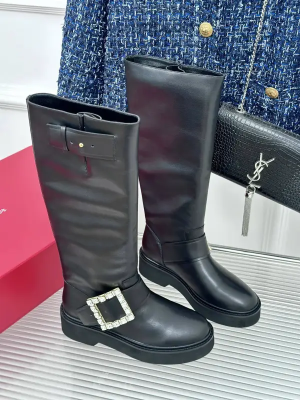 ★日本!!人気！ ロジェヴィヴィエ靴コピー ROGER VIVIER  2色  ロジェヴィヴィエ靴0203