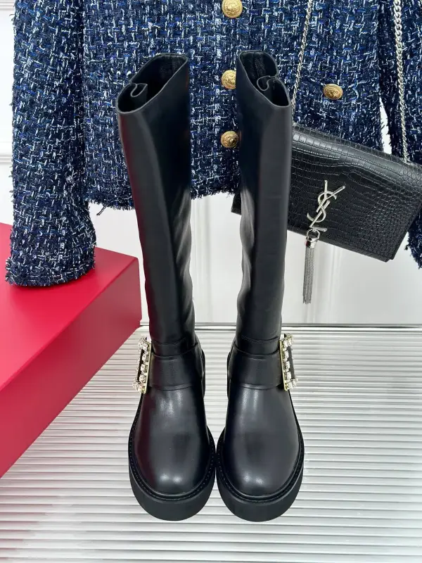 ★日本!!人気！ ロジェヴィヴィエ靴コピー ROGER VIVIER  2色  ロジェヴィヴィエ靴0203