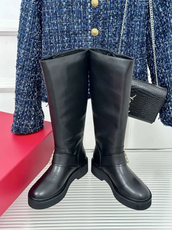 ★日本!!人気！ ロジェヴィヴィエ靴コピー ROGER VIVIER  2色  ロジェヴィヴィエ靴0203