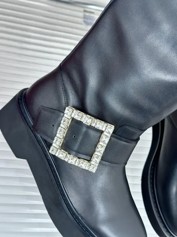 ★日本!!人気！ ロジェヴィヴィエ靴コピー ROGER VIVIER  2色  ロジェヴィヴィエ靴0203