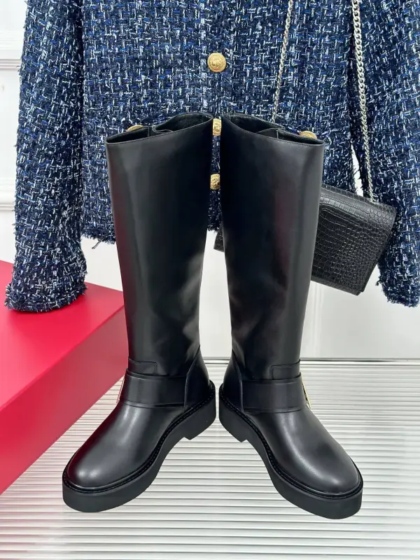 ★日本!!人気！ ロジェヴィヴィエ靴コピー ROGER VIVIER  2色  ロジェヴィヴィエ靴0203