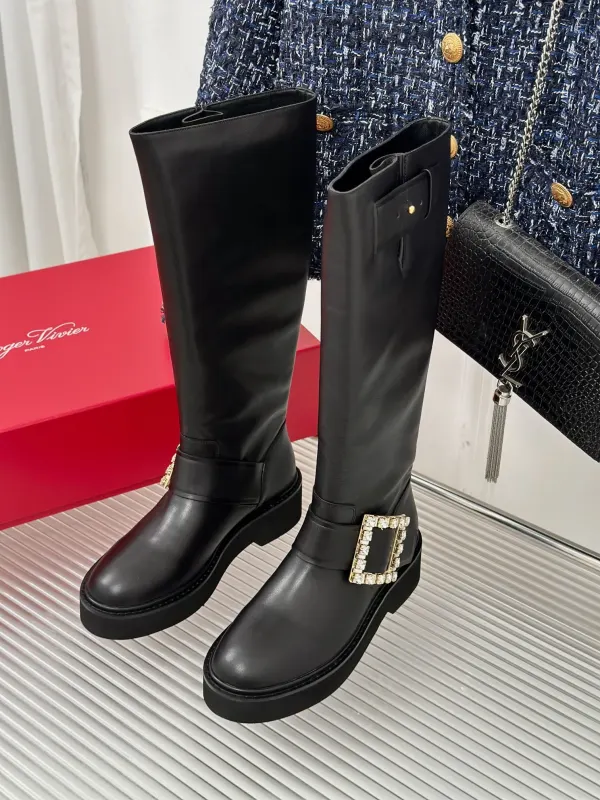★日本!!人気！ ロジェヴィヴィエ靴コピー ROGER VIVIER  2色  ロジェヴィヴィエ靴0203