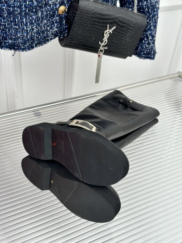 ★日本!!人気！ ロジェヴィヴィエ靴コピー ROGER VIVIER  2色  ロジェヴィヴィエ靴0203