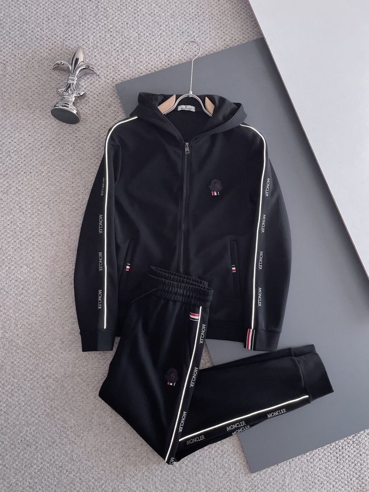 世界中で大人気★  秋冬の新作モンクレールセットアップコピー    Moncler  モンクレール服0191