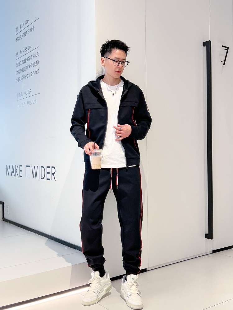 《人気★》  秋冬の新作モンクレールセットアップコピー    Moncler  モンクレール服0189