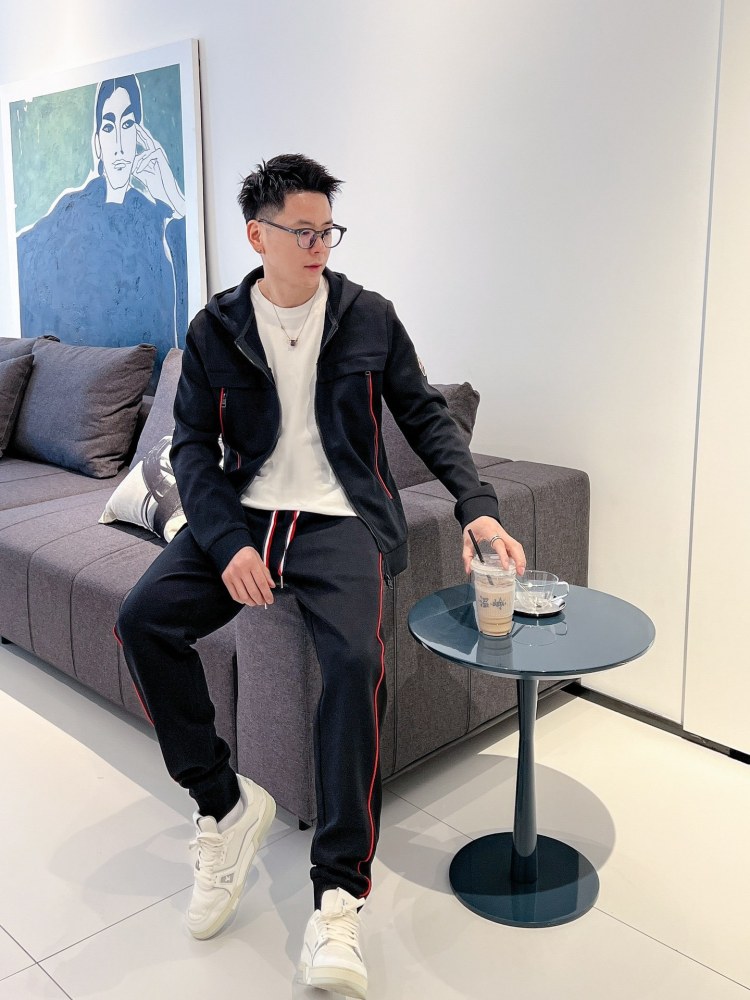 《人気★》  秋冬の新作モンクレールセットアップコピー    Moncler  モンクレール服0189