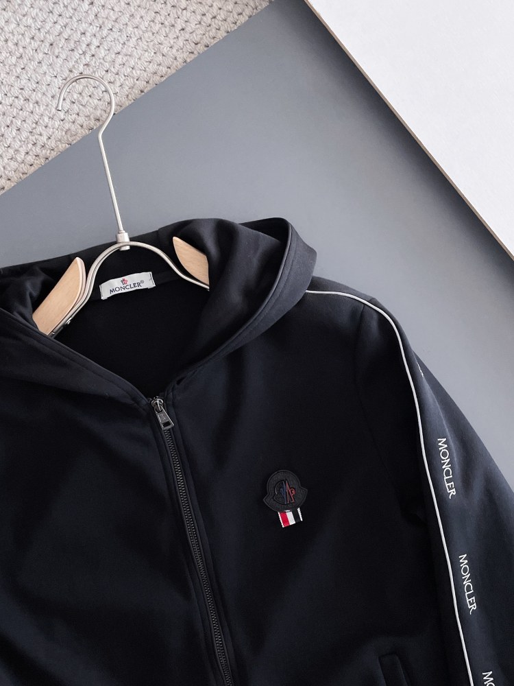 世界中で大人気★  秋冬の新作モンクレールセットアップコピー    Moncler  モンクレール服0191