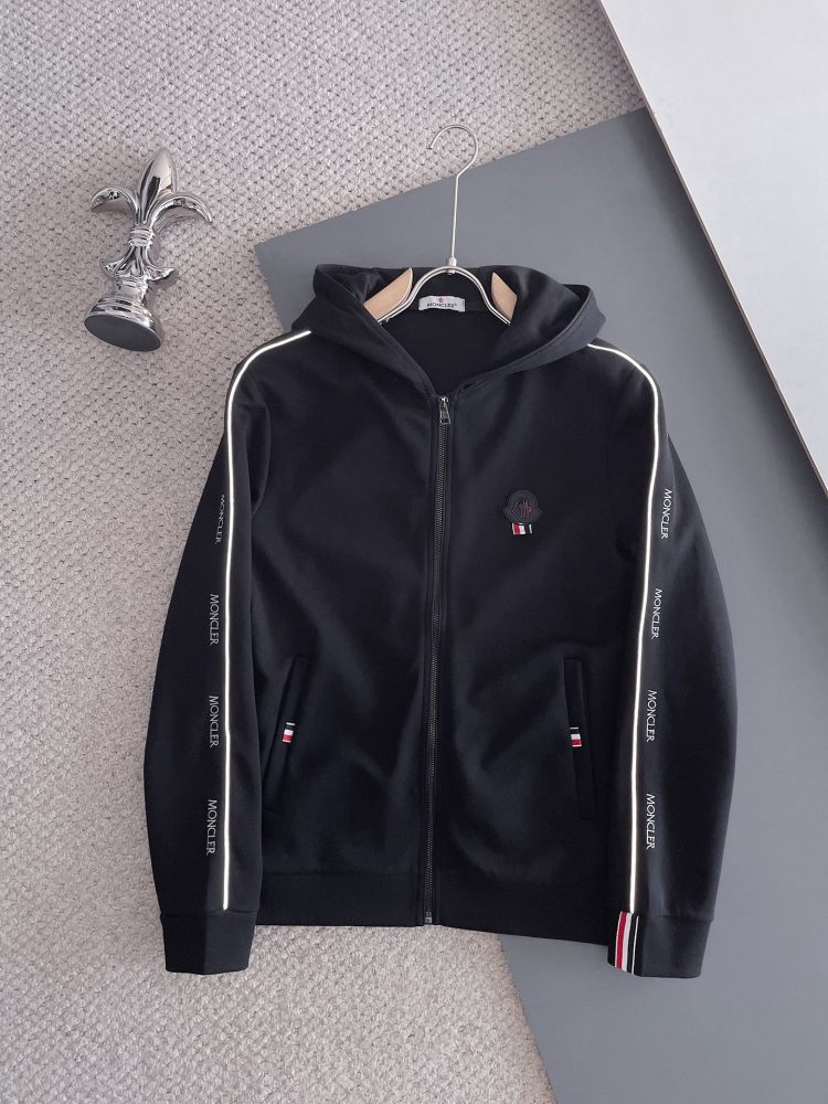 世界中で大人気★  秋冬の新作モンクレールセットアップコピー    Moncler  モンクレール服0191