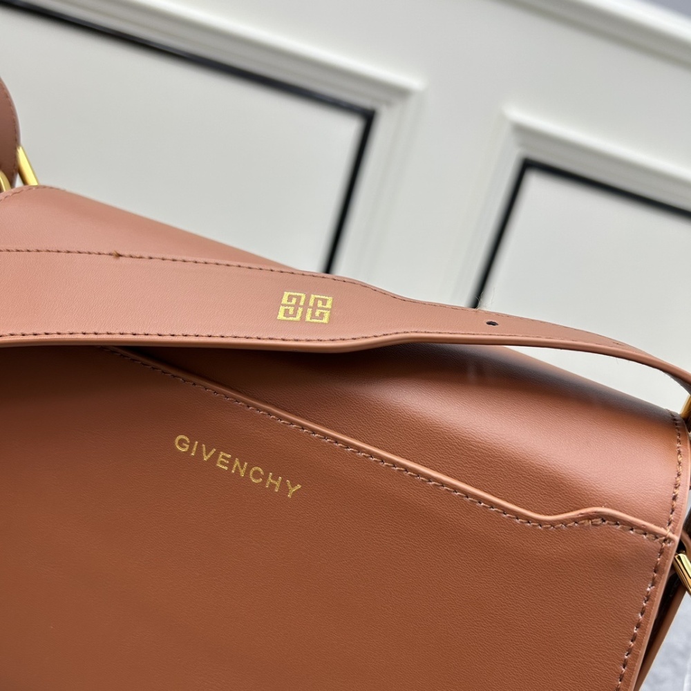 《人気★》    ジバンシィバッグコピー  ミディアムクロスバック 3色    GIVENCHY  ジバンシィバッグ0037