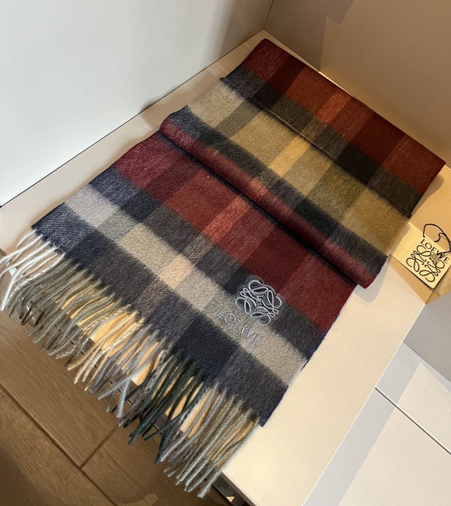 人気急上昇 エルメス カシミヤマフラー 偽物 3色 LOEWE ロエベ マフラー0084