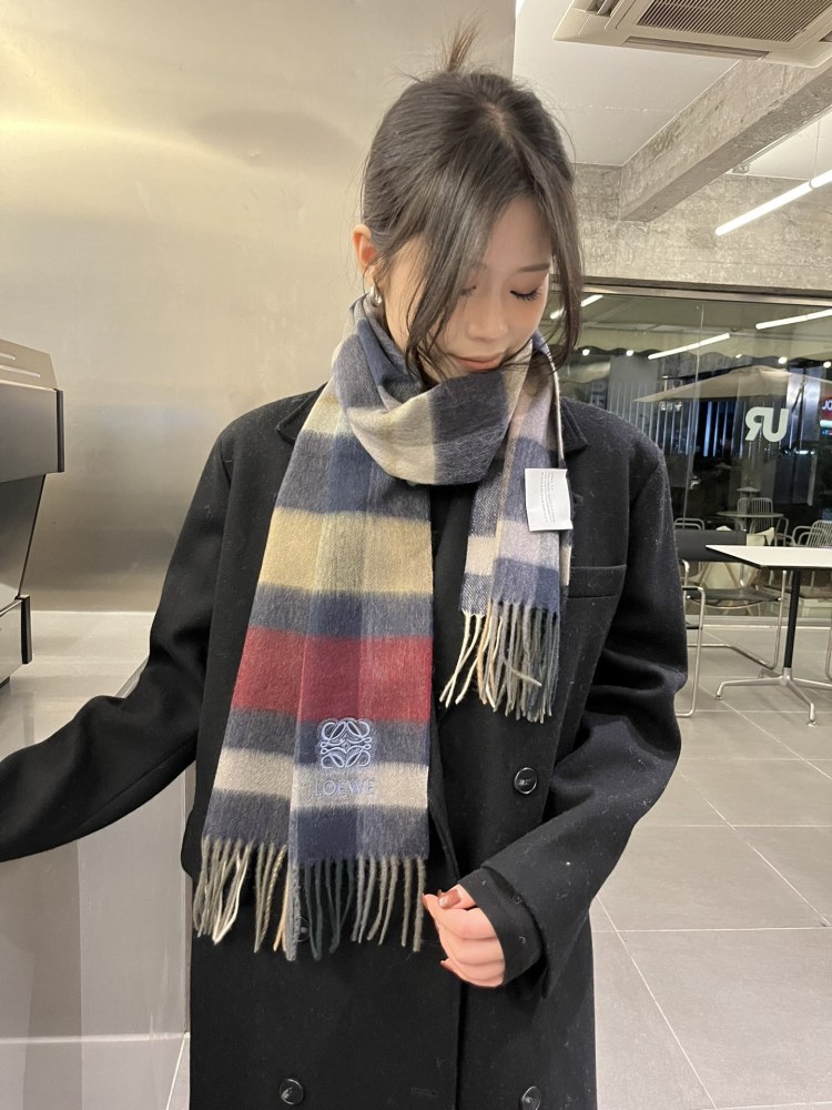 人気急上昇 エルメス カシミヤマフラー 偽物 3色 LOEWE ロエベ マフラー0084